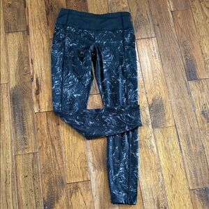 Woman’s Lululemon size 6